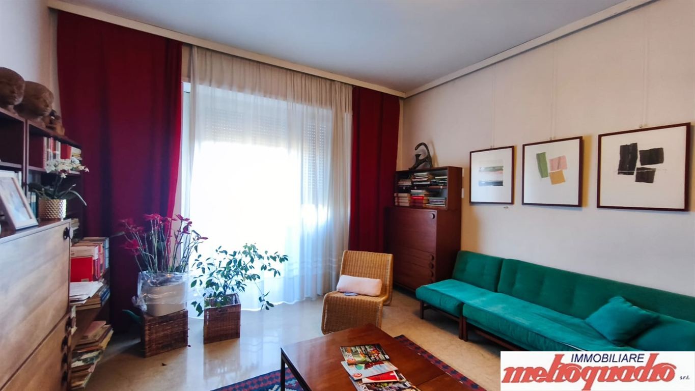 CENTRO -  PIANO ALTO APPARTAMENTO DI AMPIA DIMENSIONE